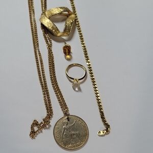 Gold-Tone Women’s Jewelry Set with Coin Pendant - Unbranded